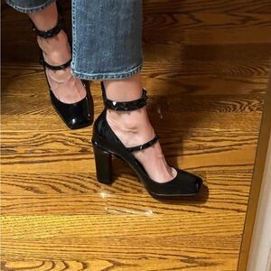 Like new Rockstud Nero Pumps